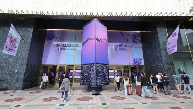 [포토] 아미 맞는 보라색 청사초롱