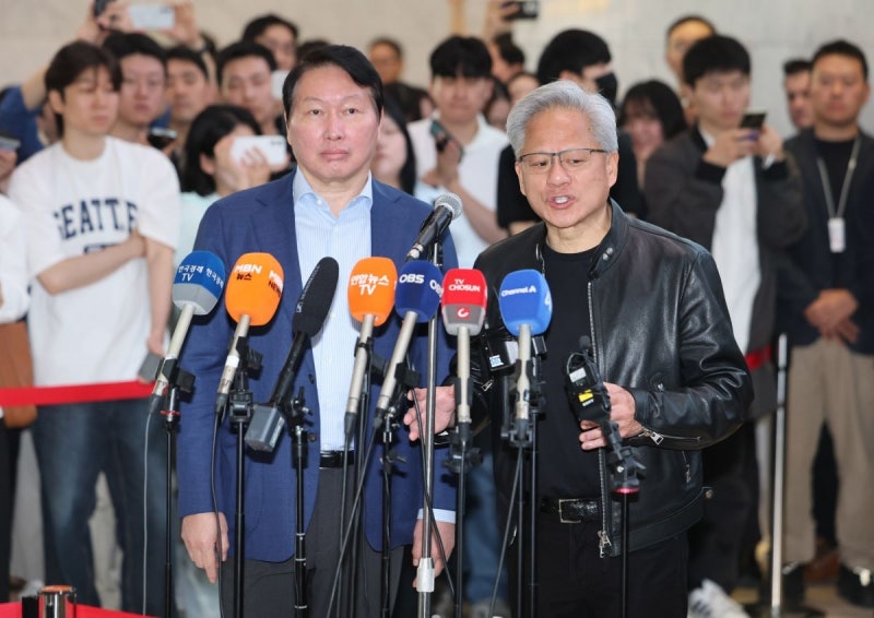 젠슨 황 “주식 급락 기뻐하라, 할인가에 살 수 있으니”