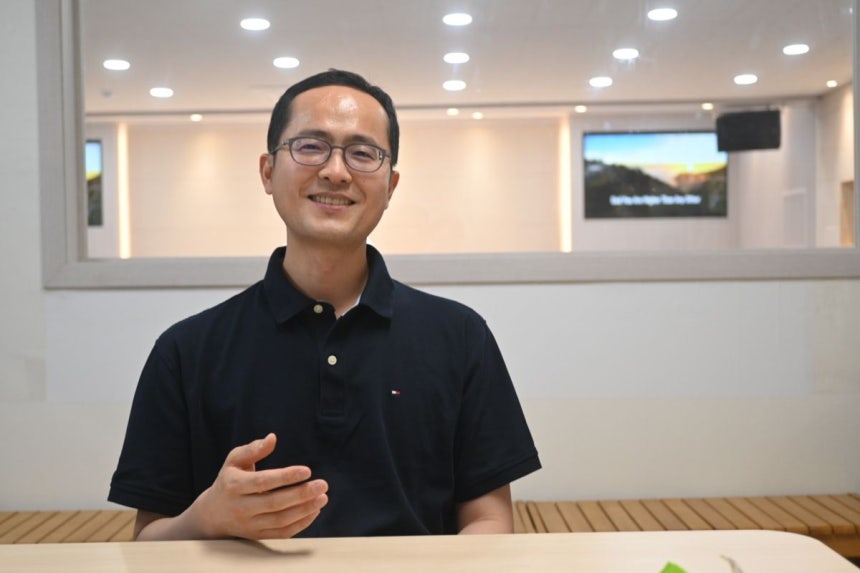 정형신 목사가 8일 서울 강서구 뉴코리아교회에서 국민일보와 인터뷰하고 있다.