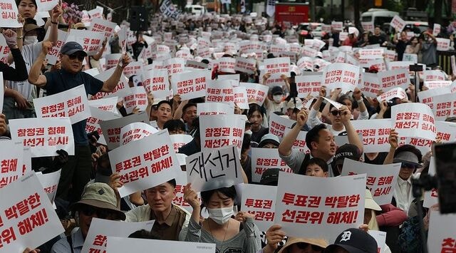 [단독] “투표용지 오면 전화 통보”… 선관위 지침에 없는 ‘즉흥 대응’ 논란