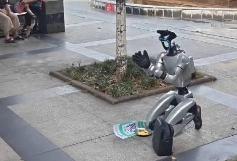 “충전할 수 있도록 도와달라”… 中서 ‘구걸 휴머노이드’ 논란