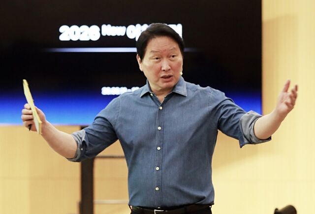 최태원 “1인 1에이전트 도입해 전방위·전속력으로 AI 전환”