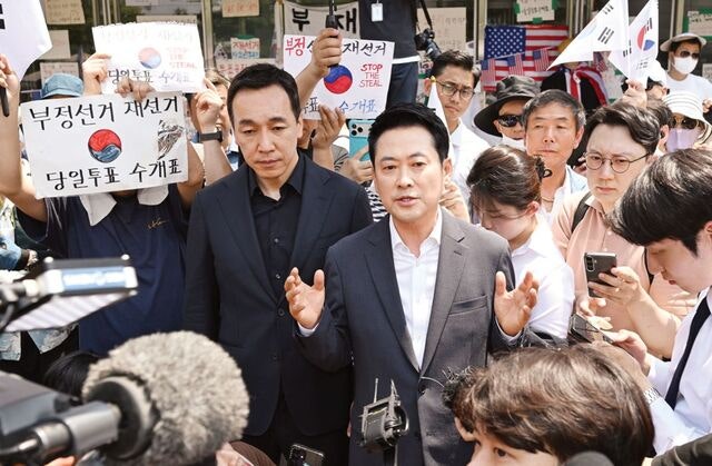 장동혁 “재선거 맞다” 정점식 “재선거 아냐”… 얼굴 붉힌 허니문
