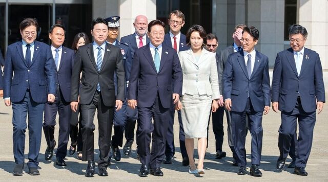 18일 李 귀국식 정청래 간다 김민석도… 靑, 이례적 공개