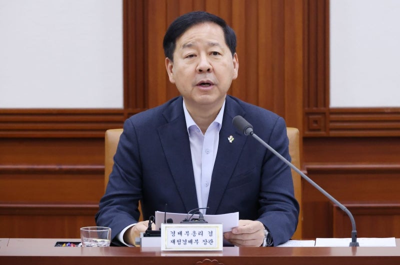 [속보] “하반기 전기·가스요금 등 주요 <b>공공요금 동결</b>”