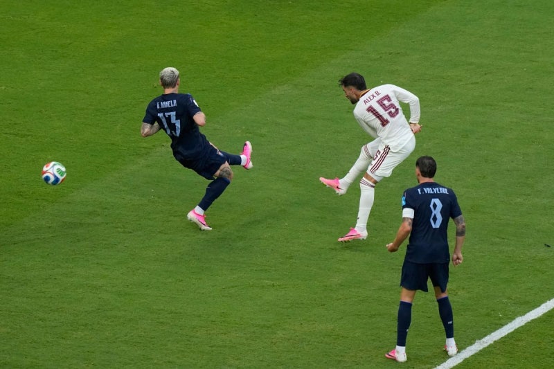 [속보] <b>홍명보호</b> 3위 경쟁 ‘<b>7위</b>’ <b>유지</b>…스페인, 우루과이 1-0 제압