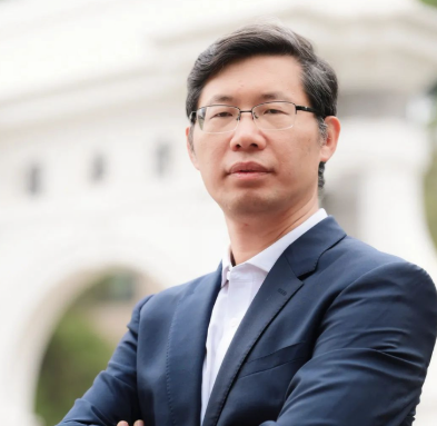 정위황 전 칭화대 경제관리학원 교수.바이두