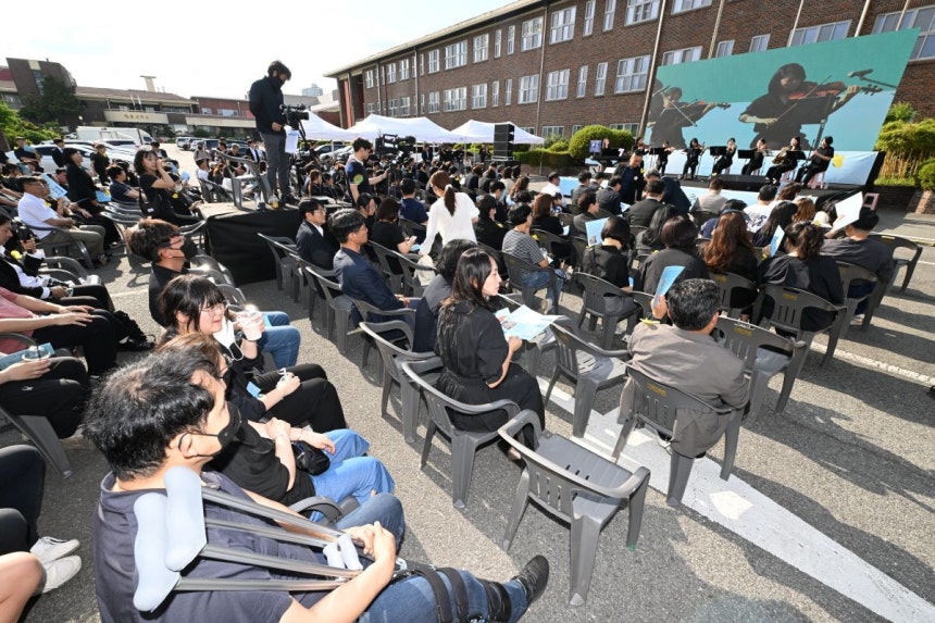고 이채원양의 49재 추모식이 진잔달 21일 광주 광산구 광주광역시교육청시민협치진흥원에서 진행 중인 모습. 뉴시스
