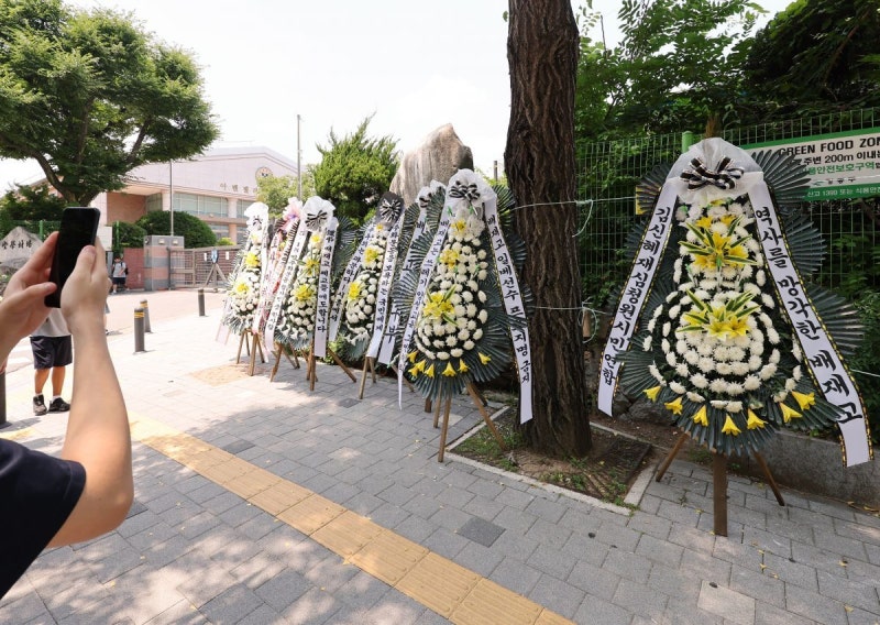 교복 대신 <b>사복</b> 입고 등교하는 배재고 학생들…이유는?