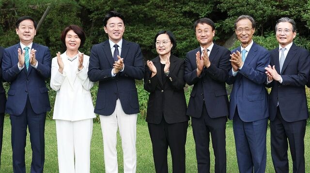 與 “‘미래 대응 기금’ 전담기구 신설… 로드맵 마련할 것”