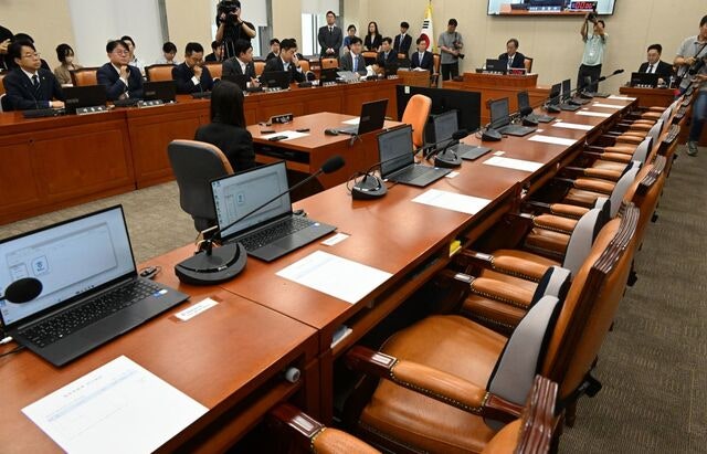 與, 일방적 간사 선임… 정무·과방·국방위 ‘반쪽’ 개문발차