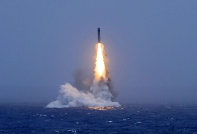 中 SLBM 발사에 美 “큰 우려” 日 “안보문서 개정”