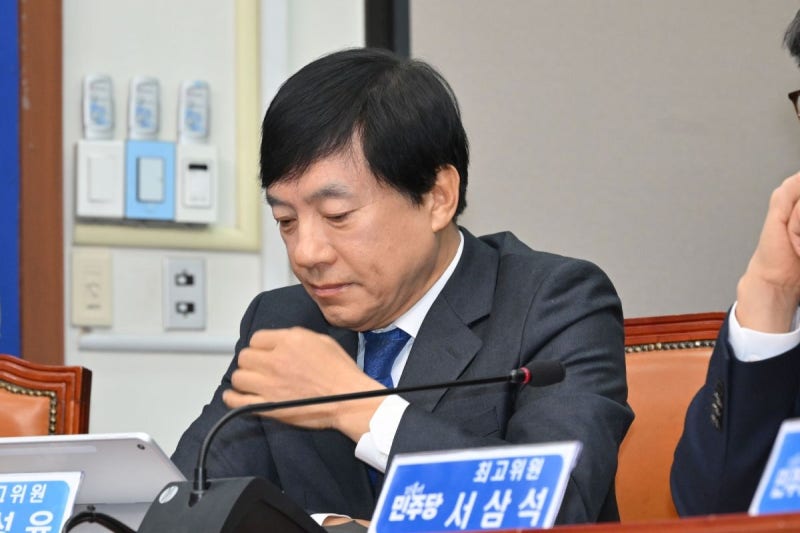 이성윤발 ‘감기약’ 파문… 김어준도 “깔끔하게 사과하라”