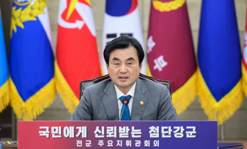 “국방장관이 탈영병?”…한동훈 “병적 기록 공개하라”