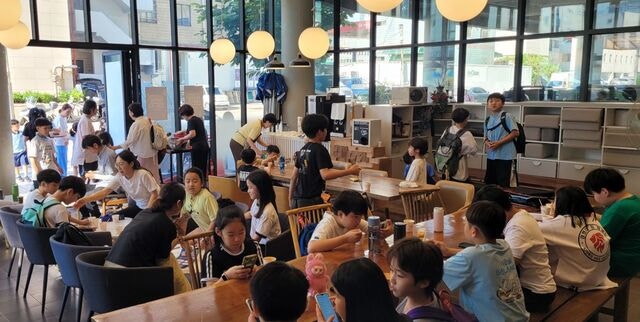 떡볶이·아이스크림 주는 교회, 학생들 북적