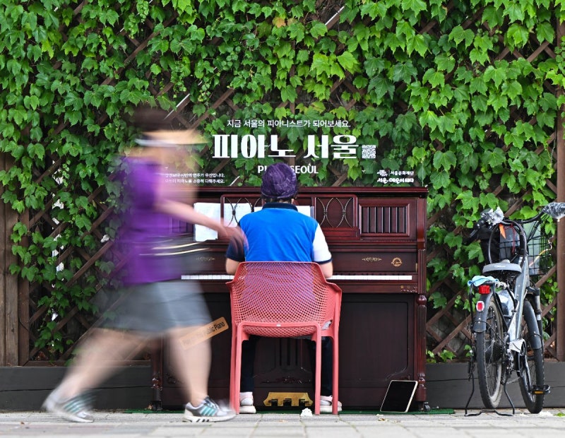 [포토 카페] 거리의 피아니스트