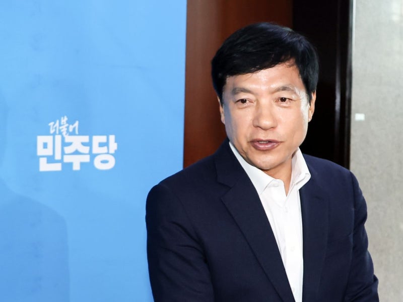 與, 실랑이 끝에 <b>선호투표제</b> 도입키로…이성윤 사퇴