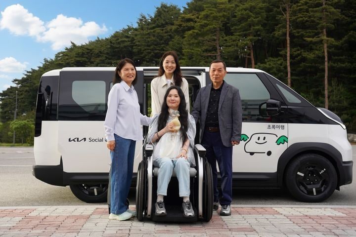 “23년 만의 가족여행”… 현대차그룹, 휠체어용 차량 영상 공개