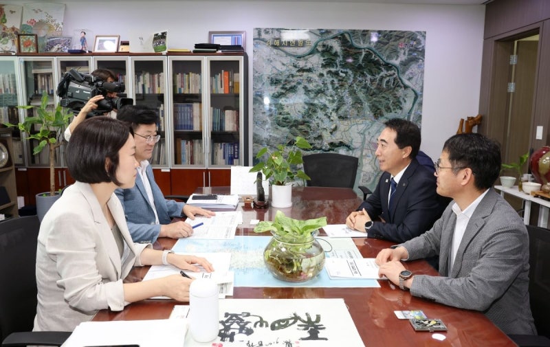 <b>박수현</b> 지사, 국회서 ‘발전통합본사 <b>충남 설치</b>’ <b>요청</b>