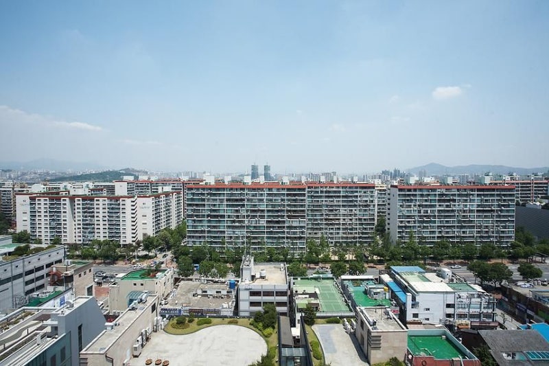 [속보] 서울 <b>압구정 한양아파트</b>서 <b>화재</b>…주민 대피 중