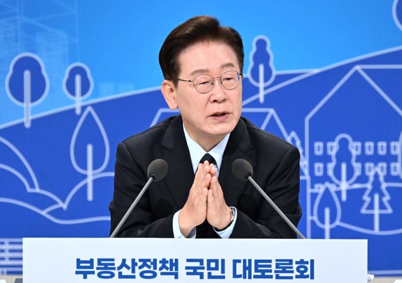 재건축·재개발 놓고 팽팽… “규제 풀어 공급 확대” vs “완화하면 집값 폭등”