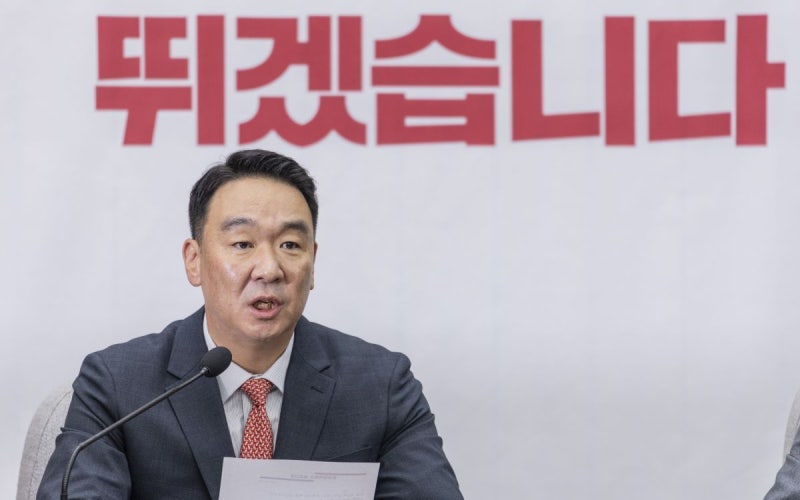 국힘 상임위 배정 갈등에 ‘원내대표 멱살잡이’ 파문