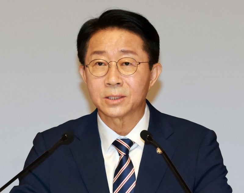 “현직 대통령 연임 주권자 선택 문제… 지금은 시기상조”