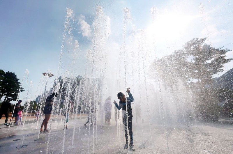 42.5℃    양산 최고기온 신기록… 닷새째 40도 넘겼다