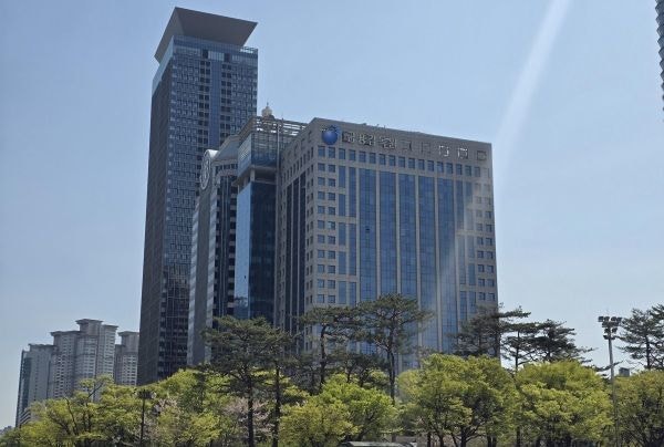 [단독] ‘신의 직장’ 금감원에서 77명이 나갔다… 왜?