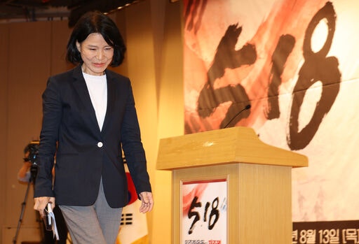 “아직도 5·18 인정 못하나”…<b>이진숙</b> 주최 <b>토론회</b>, 물병·멱살잡이 ‘...