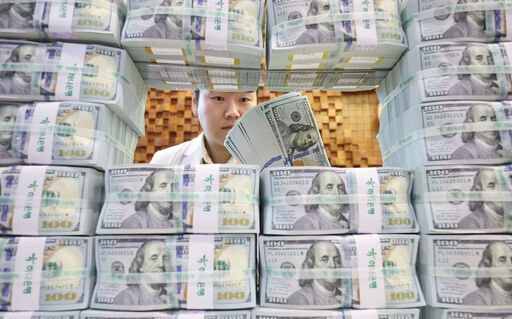 원·<b>달러 환율</b> 장중 1300원대 하락…10개월 반만에 처음