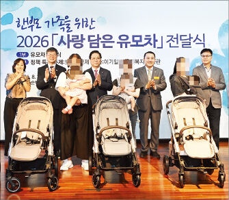 여의도순복음교회 ‘행복 담은 유모차’ 82대 전달
