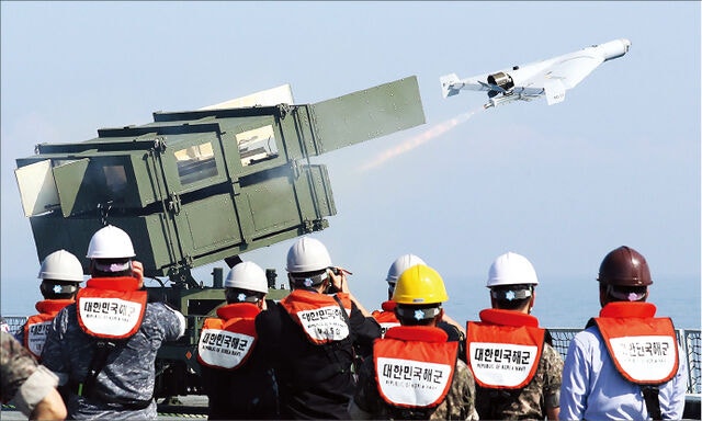 [포토] 이륙하자마자 모두 추락… 한국형 자폭드론 실험 실패