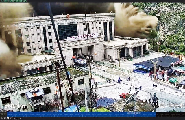히말라야 덮친 물폭탄… “지진”“빙하” 분석 엇갈려