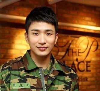 ‘푸른거탑 신병’ <b>배우</b> <b>이용주</b> 별세…향년 44세