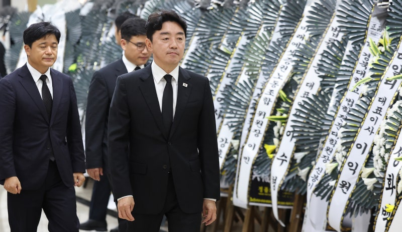 조희대 대법원장 부친상에 당청 <b>조문</b> 잇달아…대법관 재제청 지연 전망