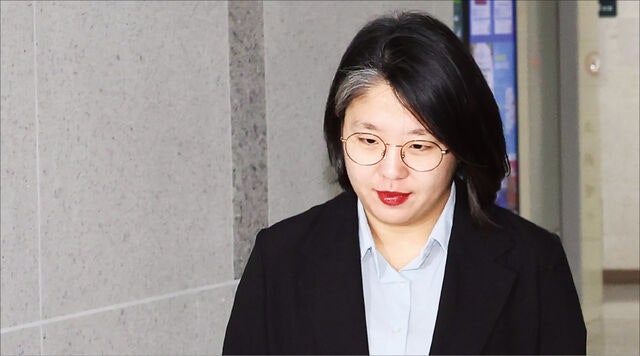 진보·여성계도 비판… ‘<b>의원</b> 겸직’ 용혜인 논란