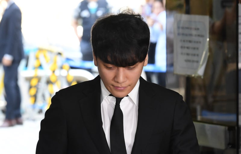 ‘버닝썬’ <b>승리</b>, 이번엔 <b>특수폭행</b> 혐의 <b>피소</b>