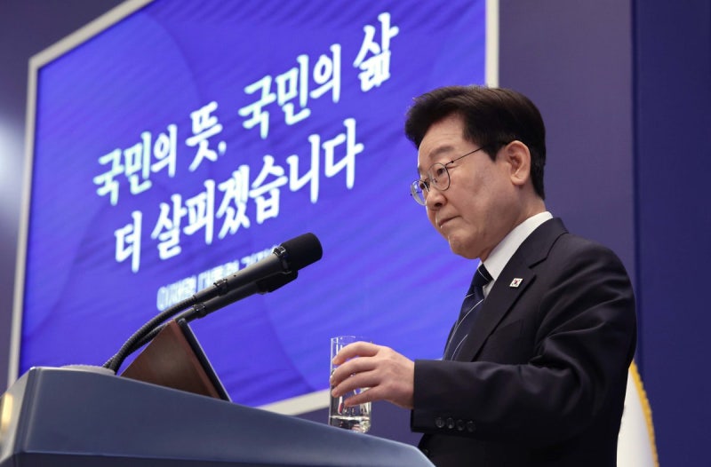 이 대통령의 공개<b>반성문</b> “모두 제 부족함”…일부 현안엔 적극 반박