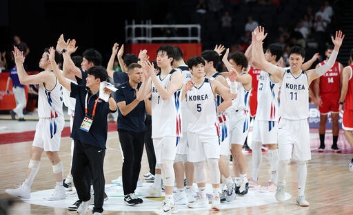 남자 <b>농구</b>, <b>한일전</b> 앞두고 버스 ‘노쇼’…훈련 무산 날벼락