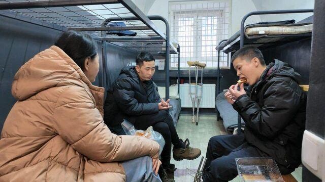 우크라서 잡힌 북한군 <b>포로</b> 2명, 한국 송환…“본인 의사”
