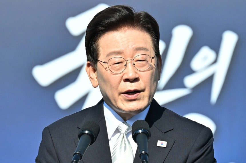 이재명 대통령이 30일 울산 HD현대중공업 조선소에서 열린 대호김종서함 진수식에서 축사를 하고 있다. 울산=김지훈 기자
