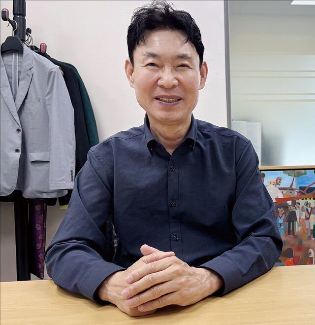 [세상은 하나님의 일터] 장병 돌봄으로 시작된 섬 김, 직원 함께 국내외 봉사로 ‘활짝’