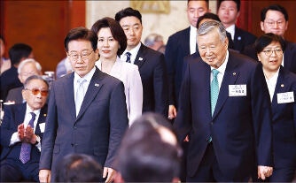 이중근 부영 회장 “노인연령 상향해야”