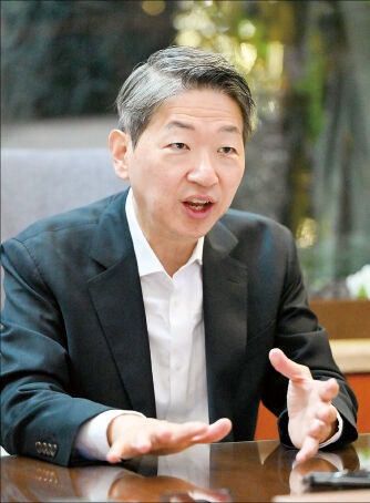 “신학, 교회 세우고 섬기는 데 초점 맞춰야”