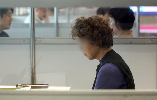 지난달 30일 구직자들이 서울 강서구 서울창업허브 엠플러스에서 열린 2026년 강서구 취업박람회에서 채용 상담을 받고 있다.뉴시스