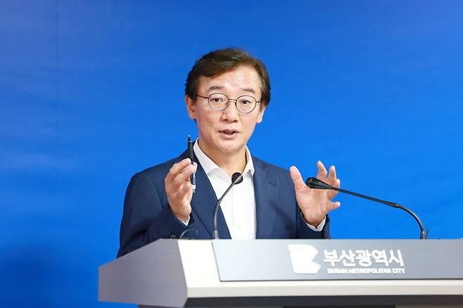 전재수 부산시장, 100일 행사 대신 소통 행보 집중