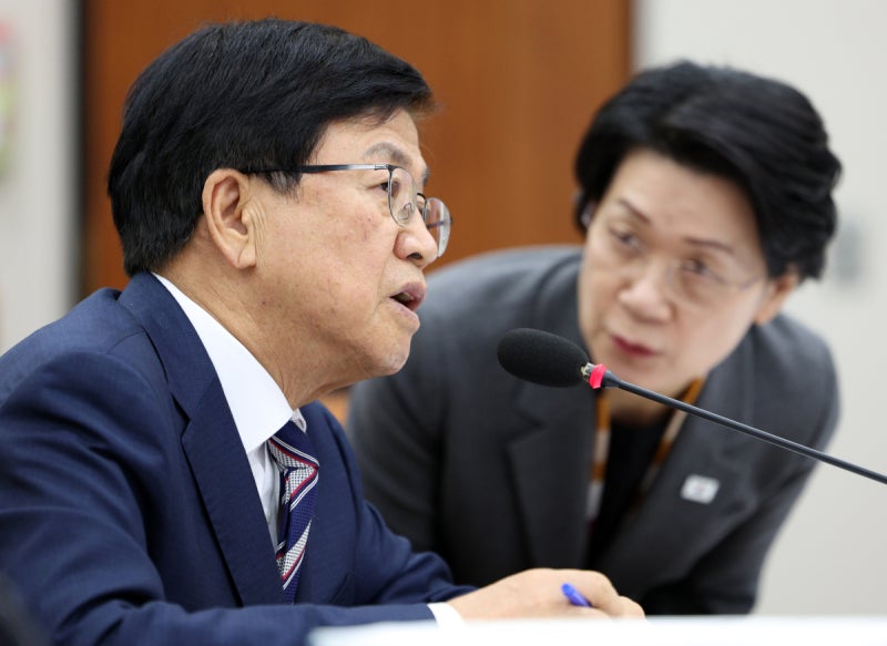 교육부 국감서도 ‘암살자(들)’ 공방… 최교진 “학교 단체관람 간섭 어려워”