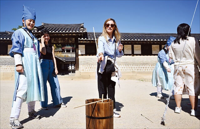 [포토] 궁중문화축전 즐기는 관광객