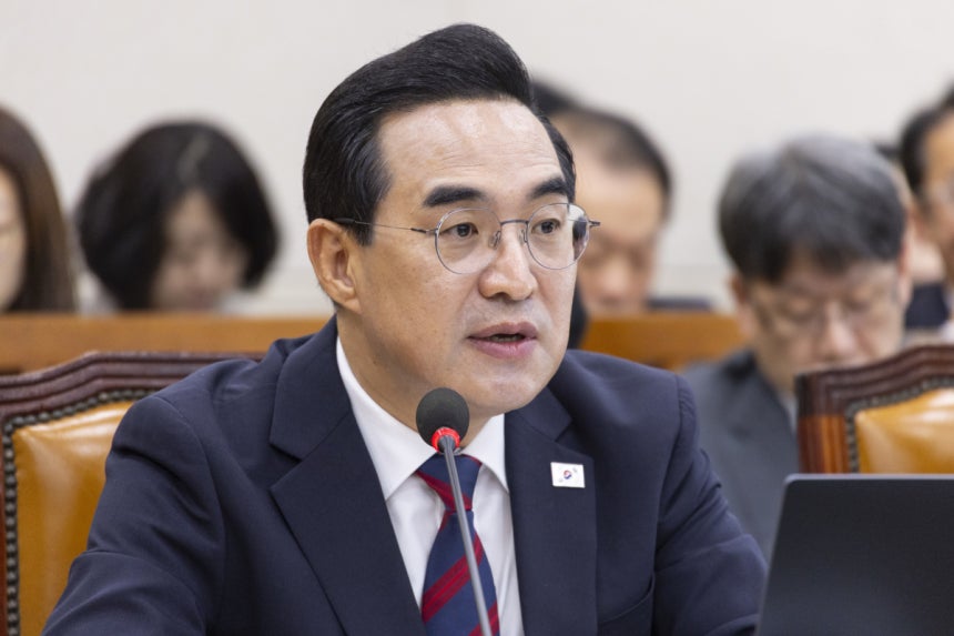 박홍근 기획예산처 장관이 8일 국회에서 열린 재정경제기획위원회 기획예산처 국정감사에서 정부 예산 기획과 관련한 질의에 답하고 있다. 연합뉴스